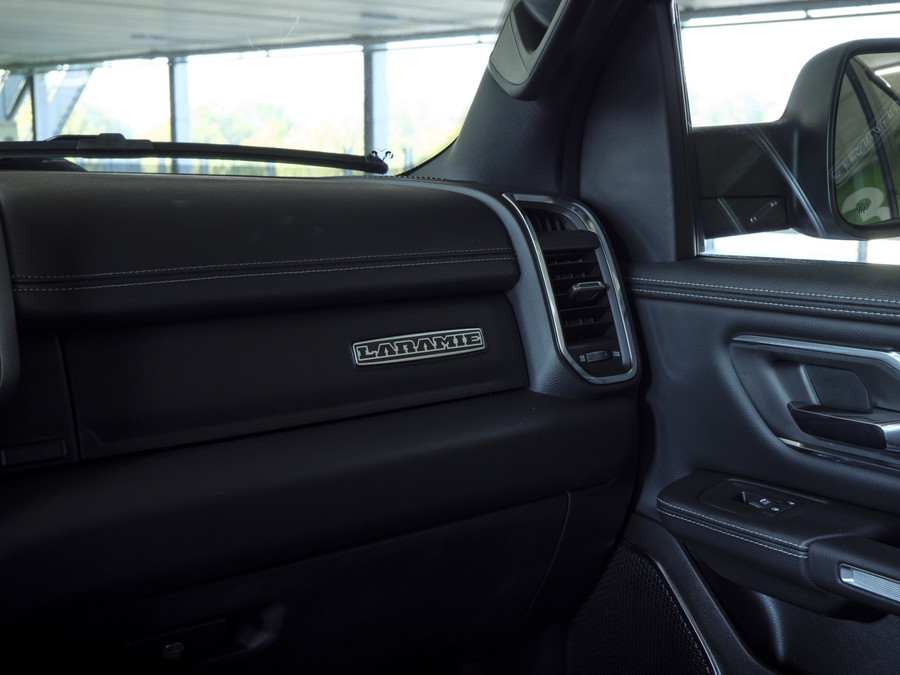 Dodge Ram 1500 | Laramie | Sport | Crew Cab | 4X4 |