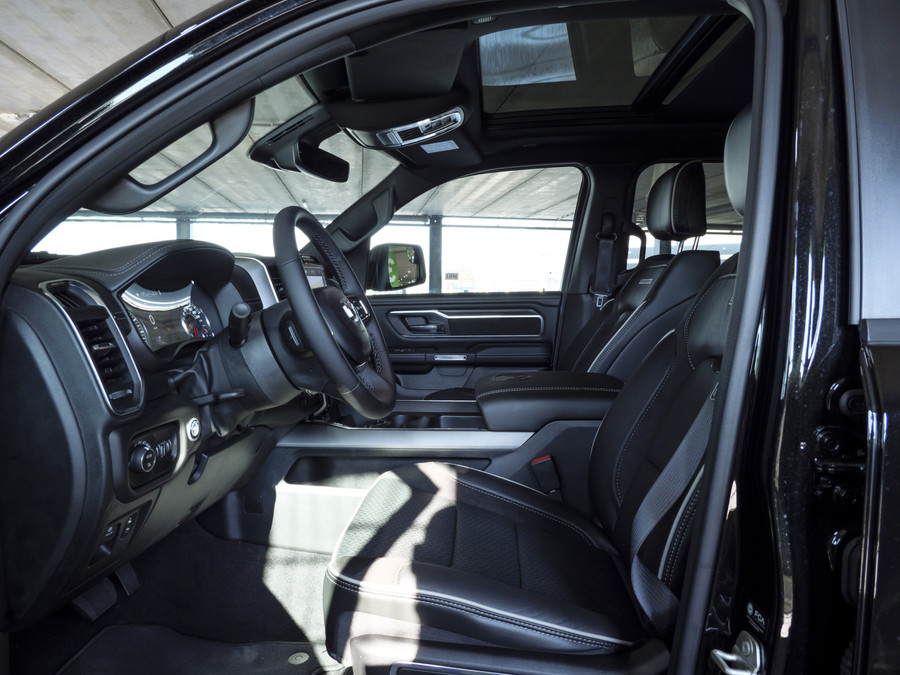 Dodge Ram 1500 | Laramie | Sport | Crew Cab | 4X4 |