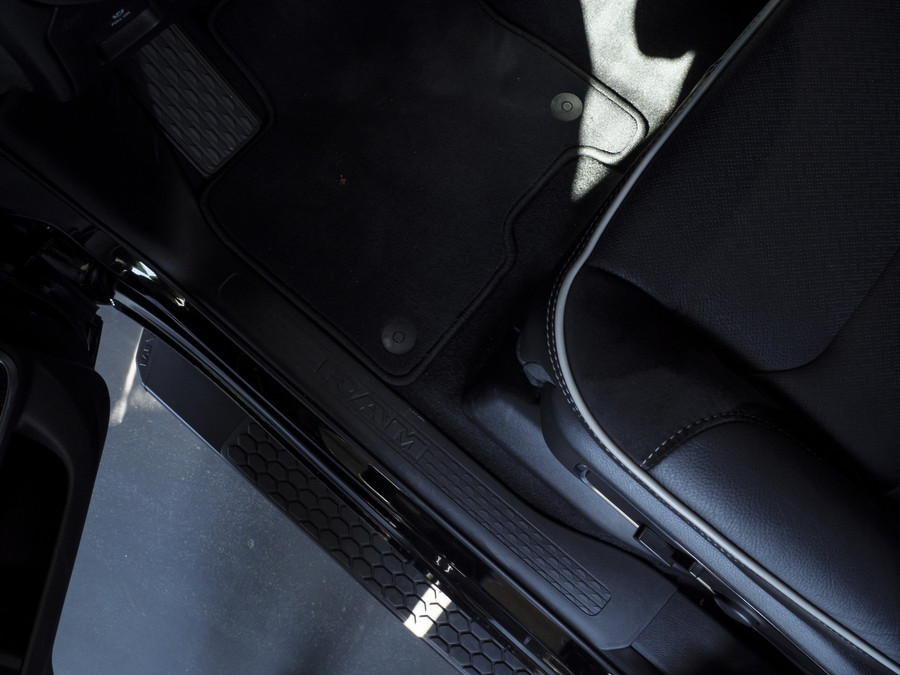 Dodge Ram 1500 | Laramie | Sport | Crew Cab | 4X4 |