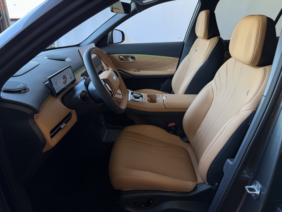 Geely Starray EM-i MAX+ PHEV LONG RANGE BRUIN LEER NIEUWE AUTO 09/2026 | 29,8 kWh ACCU | 136 KM WLTP | PANORAMADAK | ST