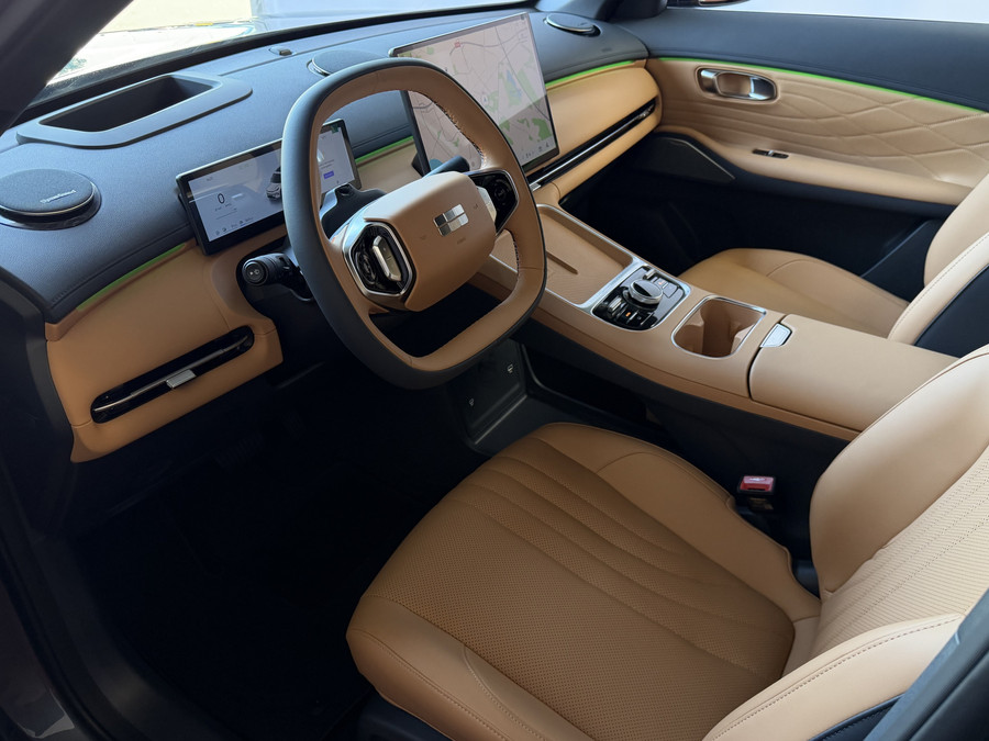 Geely Starray EM-i MAX+ PHEV LONG RANGE BRUIN LEER NIEUWE AUTO 09/2026 | 29,8 kWh ACCU | 136 KM WLTP | PANORAMADAK | ST