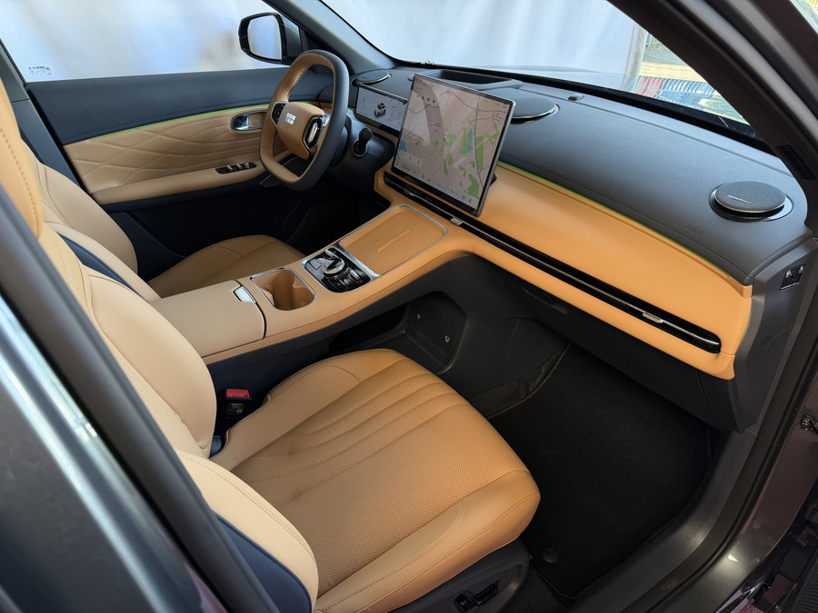 Geely Starray EM-i MAX+ PHEV LONG RANGE BRUIN LEER NIEUWE AUTO 09/2026 | 29,8 kWh ACCU | 136 KM WLTP | PANORAMADAK | ST