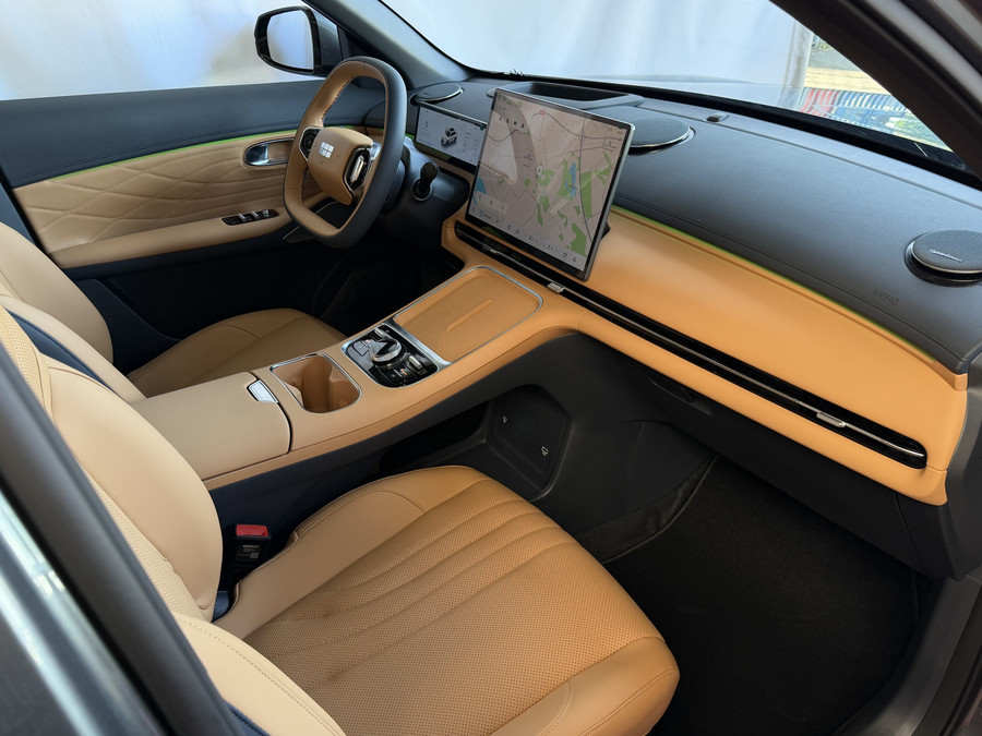 Geely Starray EM-i MAX+ PHEV LONG RANGE BRUIN LEER NIEUWE AUTO 09/2026 | 29,8 kWh ACCU | 136 KM WLTP | PANORAMADAK | ST