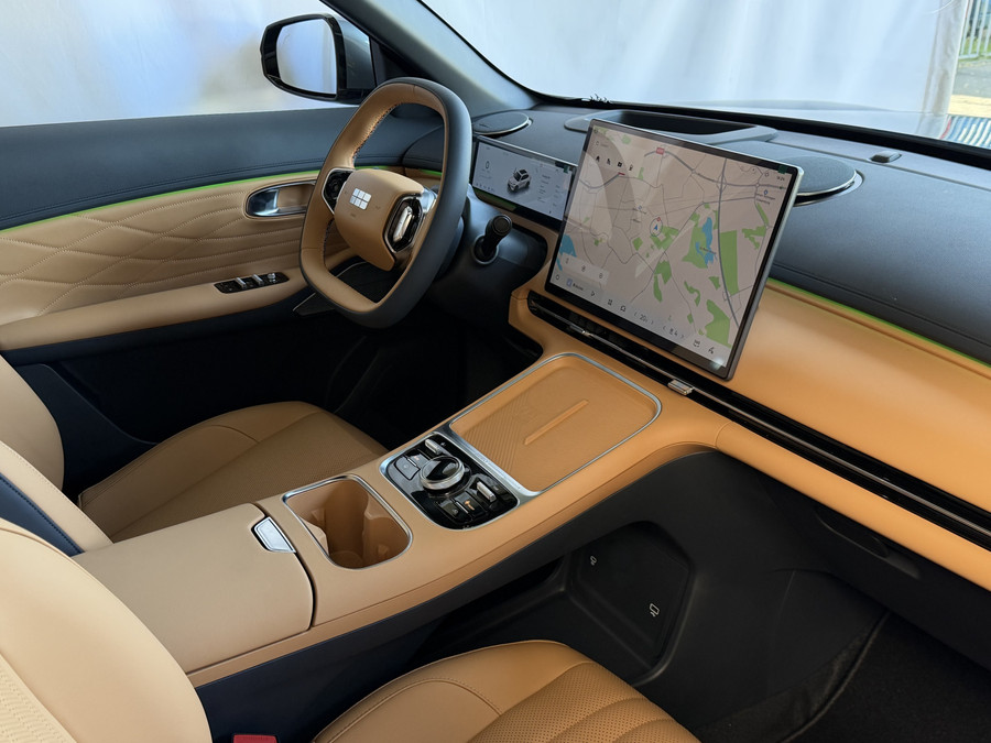 Geely Starray EM-i MAX+ PHEV LONG RANGE BRUIN LEER NIEUWE AUTO 09/2026 | 29,8 kWh ACCU | 136 KM WLTP | PANORAMADAK | ST