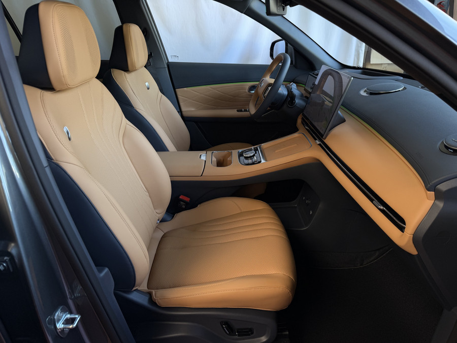 Geely Starray EM-i MAX+ PHEV LONG RANGE BRUIN LEER NIEUWE AUTO 09/2026 | 29,8 kWh ACCU | 136 KM WLTP | PANORAMADAK | ST