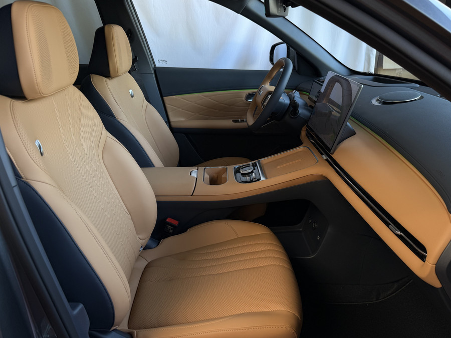 Geely Starray EM-i MAX+ PHEV LONG RANGE BRUIN LEER NIEUWE AUTO 09/2026 | 29,8 kWh ACCU | 136 KM WLTP | PANORAMADAK | ST