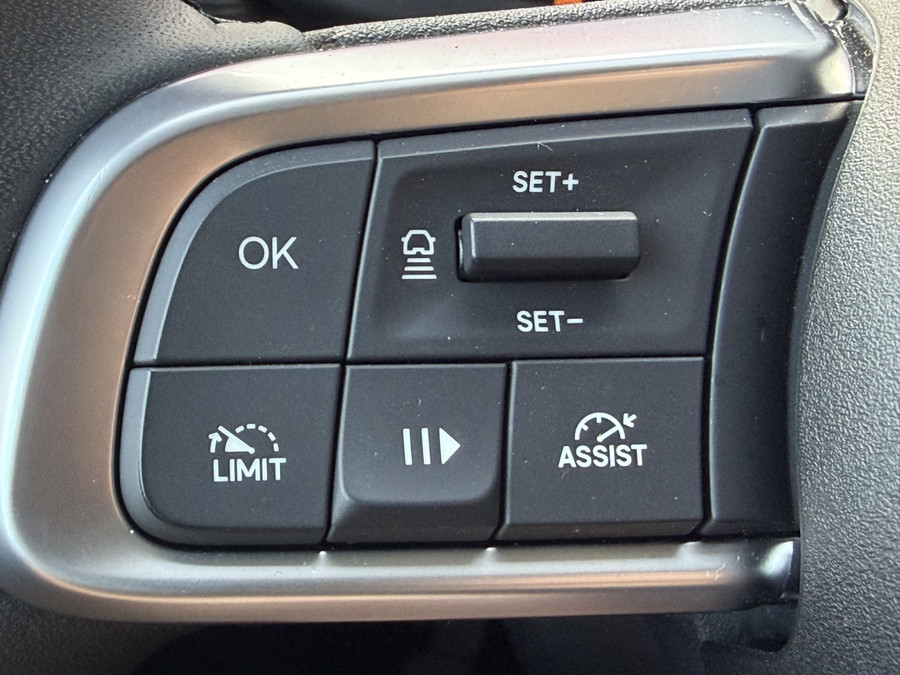 Jeep Avenger 100pk Altitude (Camera - Keyless Entry - Adaptieve Cruise Controle - Elektrische Klep - JBL - LED - 