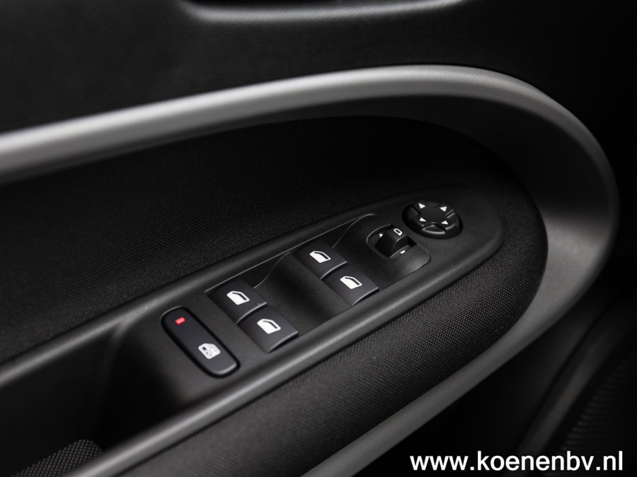 Jeep Avenger 1.2 E-Hybrid Longitude Automaat Airco / Carplay/ 16/ Winterpack
