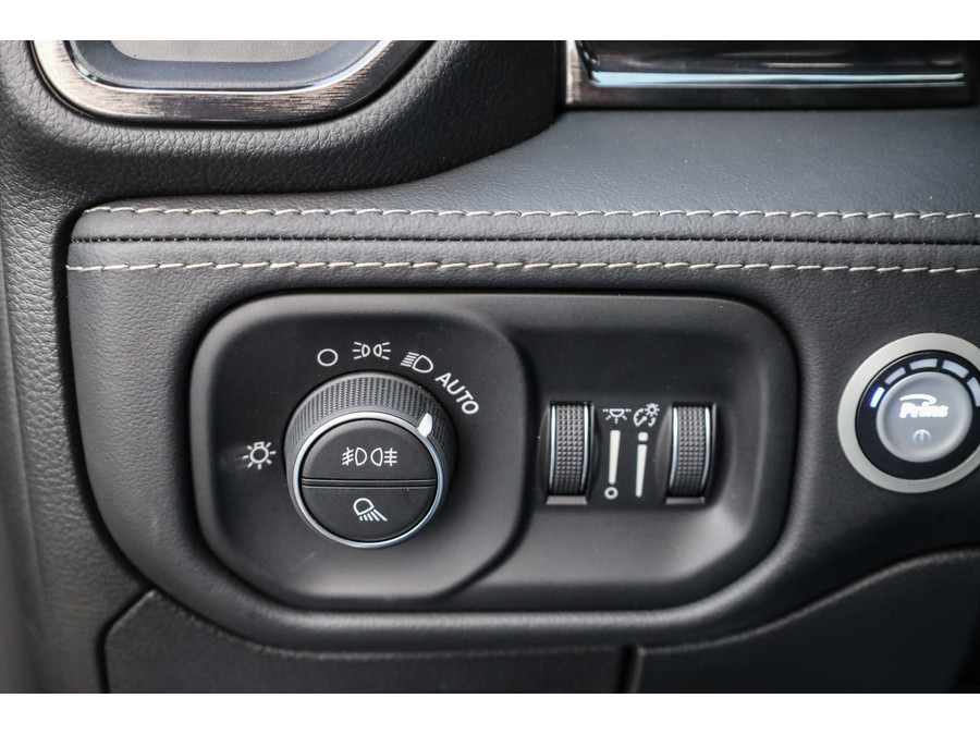 Dodge RAM 1500 | Limited | 5.7 V8 | HEMI |