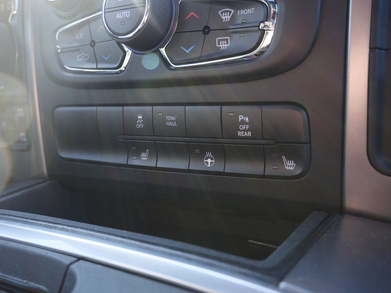 Dodge Ram 1500 | Warlock | 5.7 V8 | 4x4 | Crew Cab |