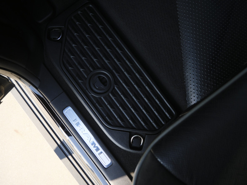 Dodge Ram 1500 | Laramie | 5.7 V8 | 4x4 | Crew Cab