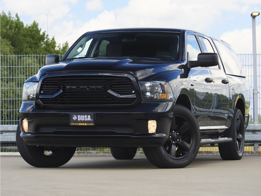 RAM 1500 Classic | SLT | 5.7L HEMI | Container | Night Edition