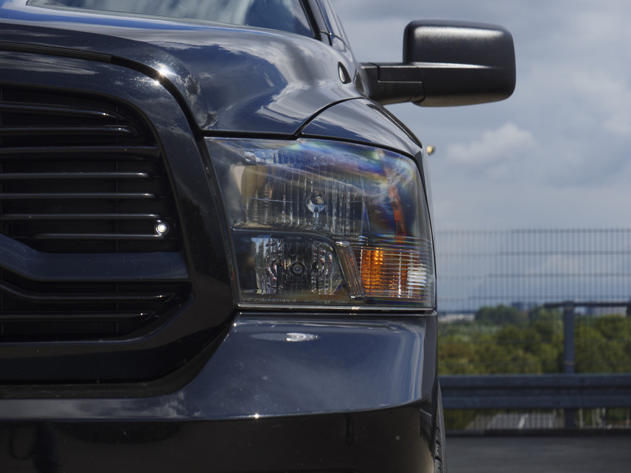 RAM 1500 Classic | SLT | 5.7L HEMI | Container | Night Edition
