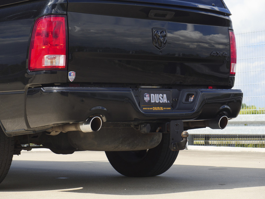 RAM 1500 Classic | SLT | 5.7L HEMI | Container | Night Edition