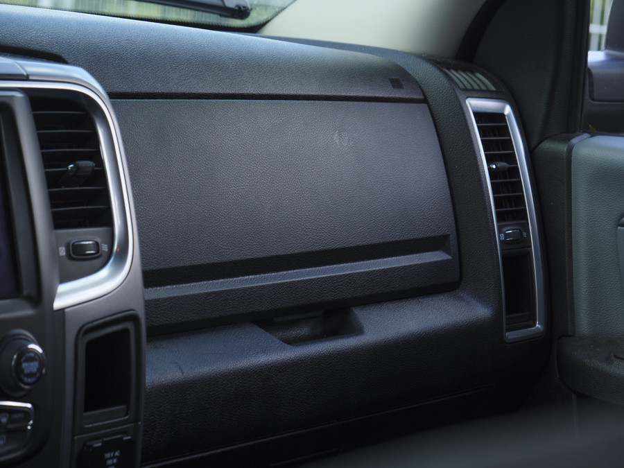 RAM 1500 Classic | SLT | 5.7L HEMI | Container | Night Edition