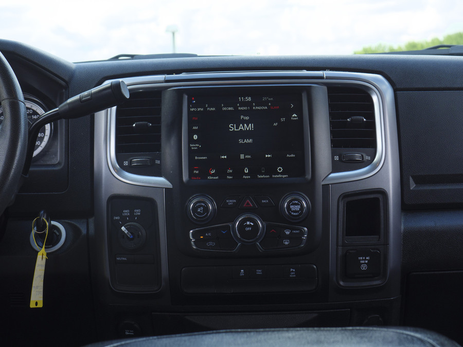 RAM 1500 Classic | SLT | 5.7L HEMI | Container | Night Edition
