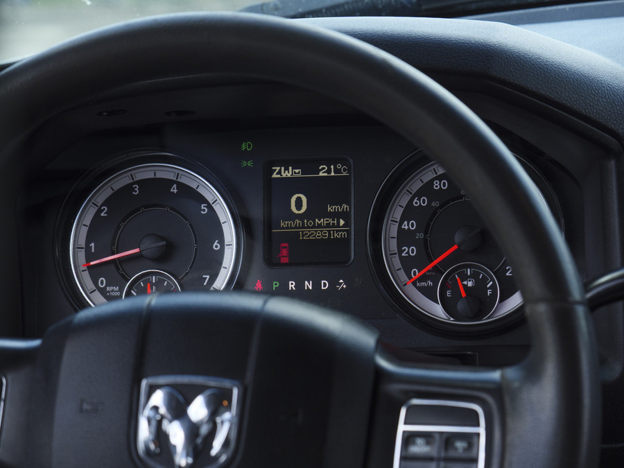 RAM 1500 Classic | SLT | 5.7L HEMI | Container | Night Edition