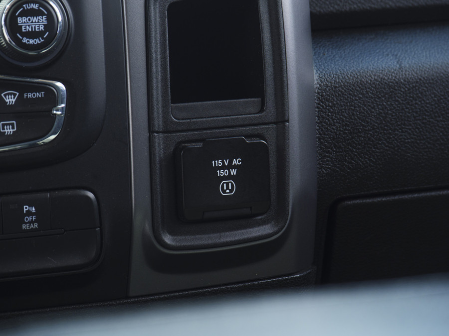 RAM 1500 Classic | SLT | 5.7L HEMI | Container | Night Edition