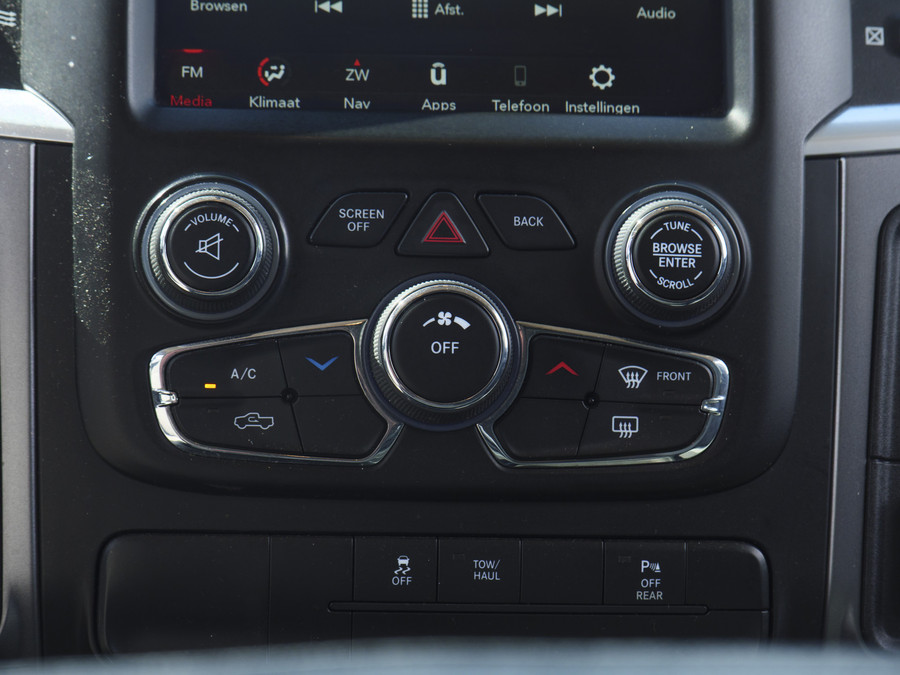 RAM 1500 Classic | SLT | 5.7L HEMI | Container | Night Edition