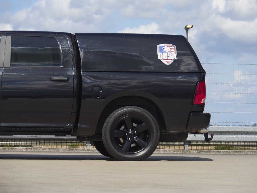 RAM 1500 Classic | SLT | 5.7L HEMI | Container | Night Edition