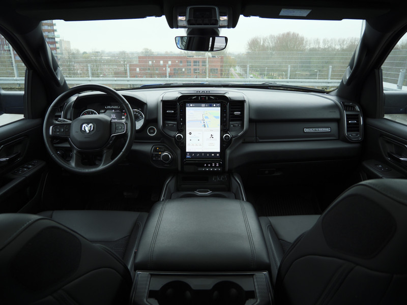 Dodge Ram 1500 | Bighorn | 5.7 HEMI V8 | 4x4 | Crew Cab |