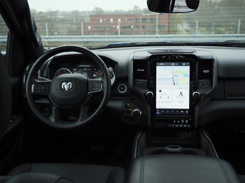 Dodge Ram 1500 | Bighorn | 5.7 HEMI V8 | 4x4 | Crew Cab |