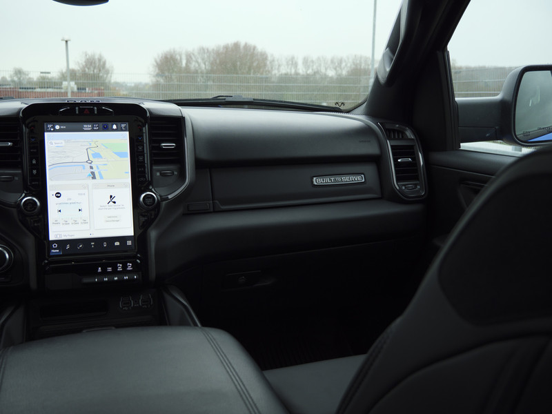 Dodge Ram 1500 | Bighorn | 5.7 HEMI V8 | 4x4 | Crew Cab |