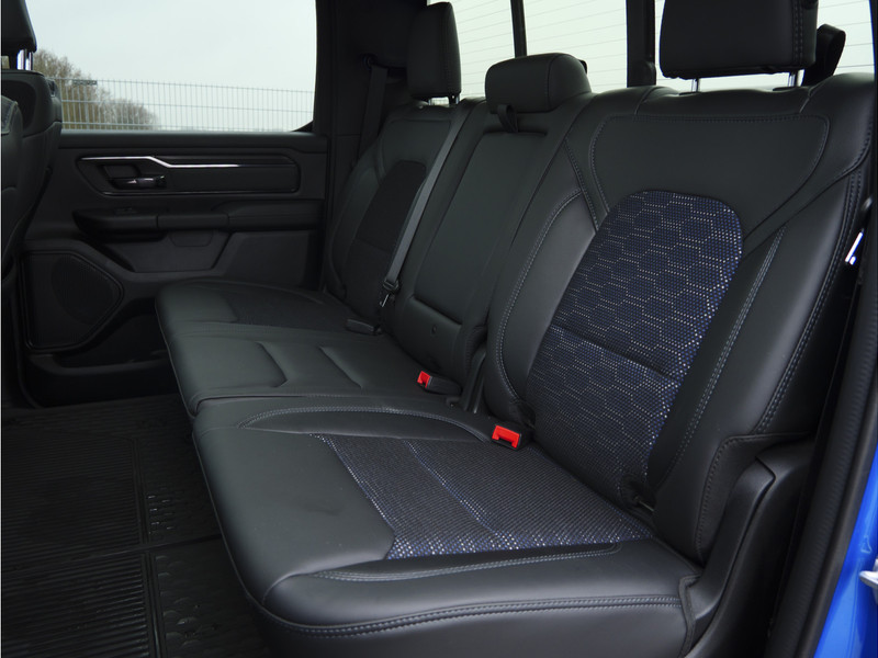 Dodge Ram 1500 | Bighorn | 5.7 HEMI V8 | 4x4 | Crew Cab |