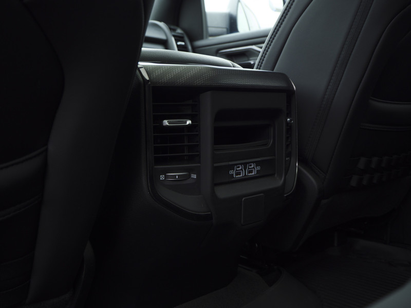 Dodge Ram 1500 | Bighorn | 5.7 HEMI V8 | 4x4 | Crew Cab |