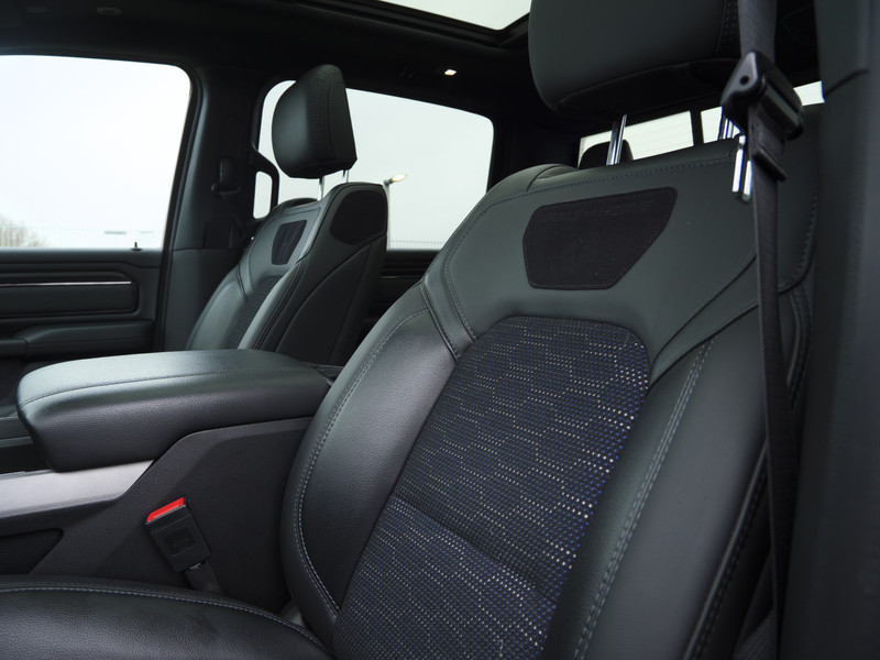 Dodge Ram 1500 | Bighorn | 5.7 HEMI V8 | 4x4 | Crew Cab |