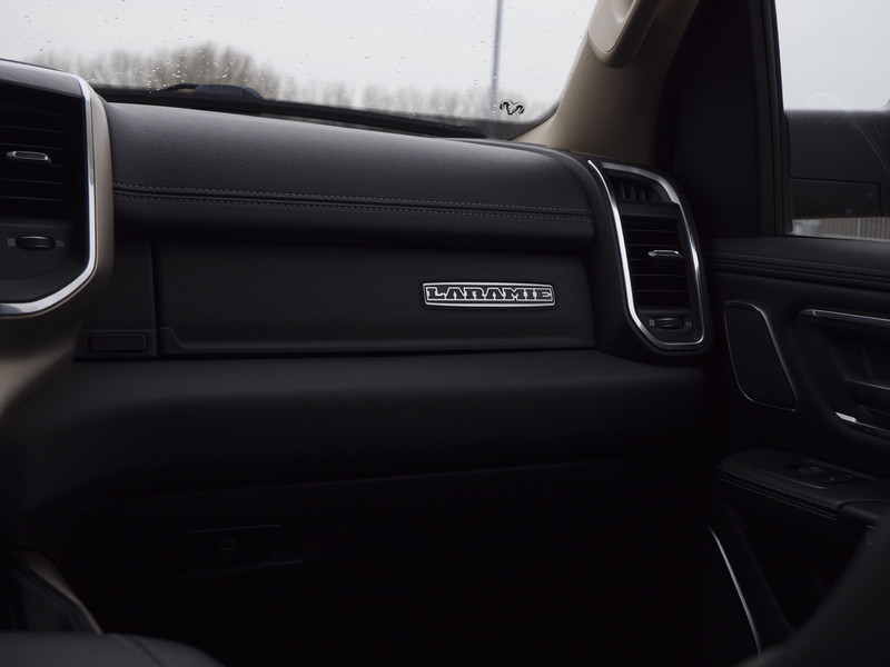 Dodge Ram 1500 | Laramie | 5.7 HEMI V8 | 4x4 | Crew Cab