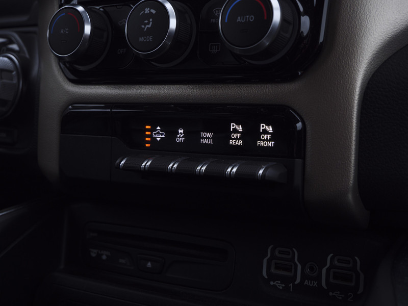 Dodge Ram 1500 | Laramie | 5.7 HEMI V8 | 4x4 | Crew Cab