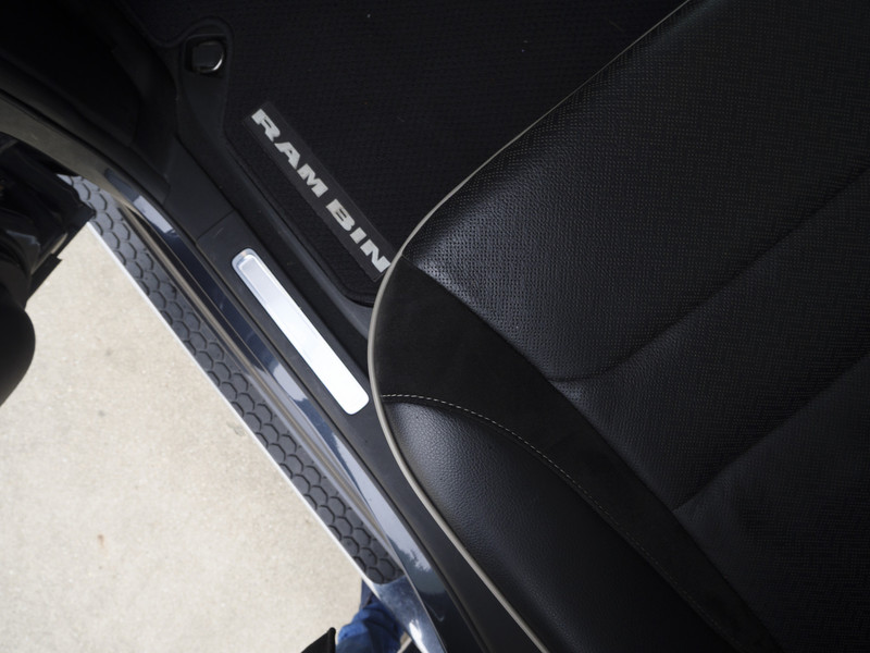 Dodge Ram 1500 | Laramie | 5.7 HEMI V8 | 4x4 | Crew Cab