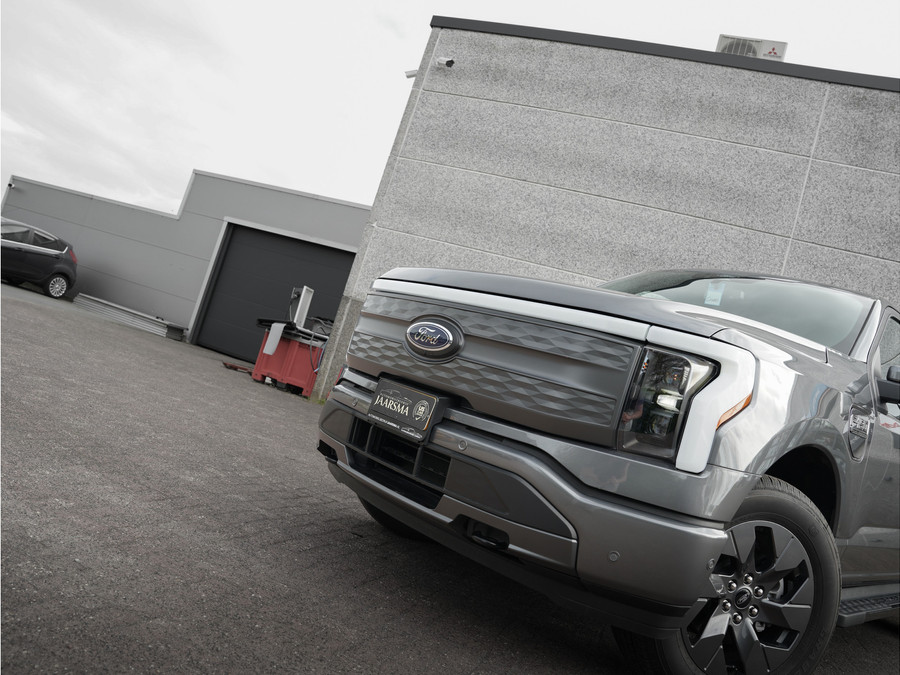 Ford F-150 Lightning Lariat Standard Range
