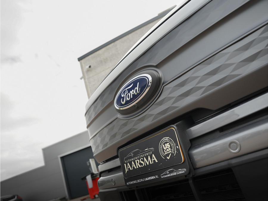 Ford F-150 Lightning Lariat Standard Range