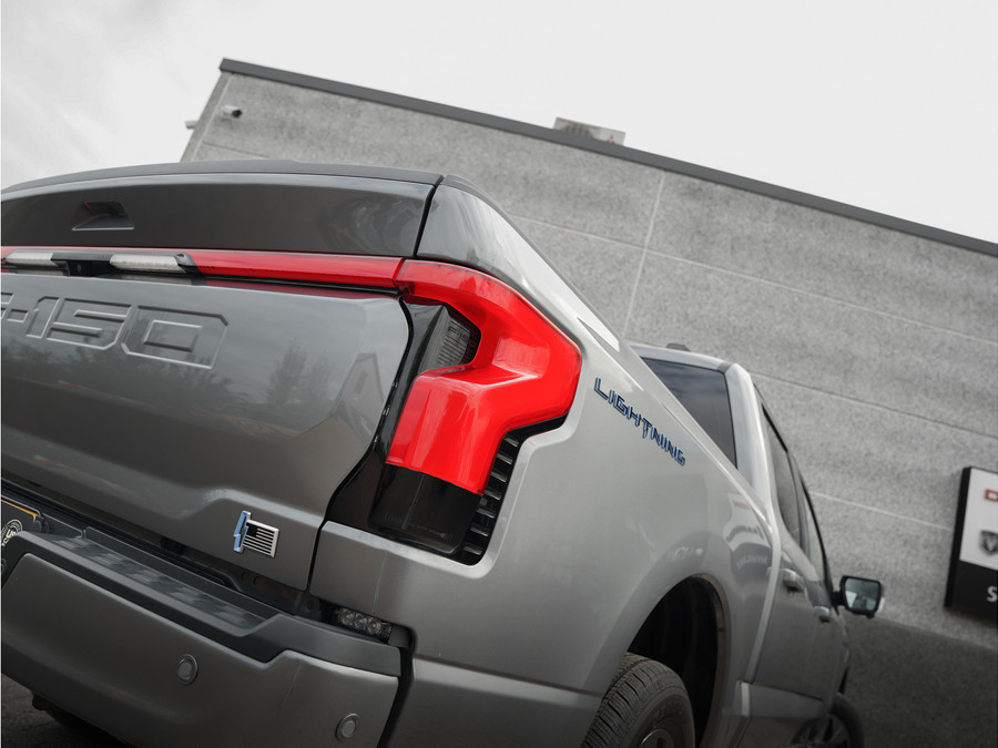 Ford F-150 Lightning Lariat Standard Range