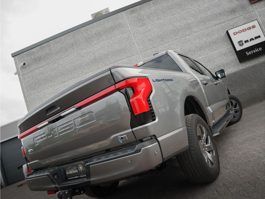 Ford F-150 Lightning Lariat Standard Range