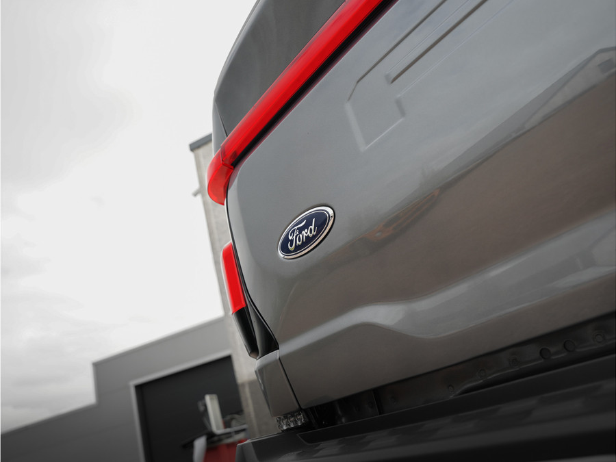 Ford F-150 Lightning Lariat Standard Range