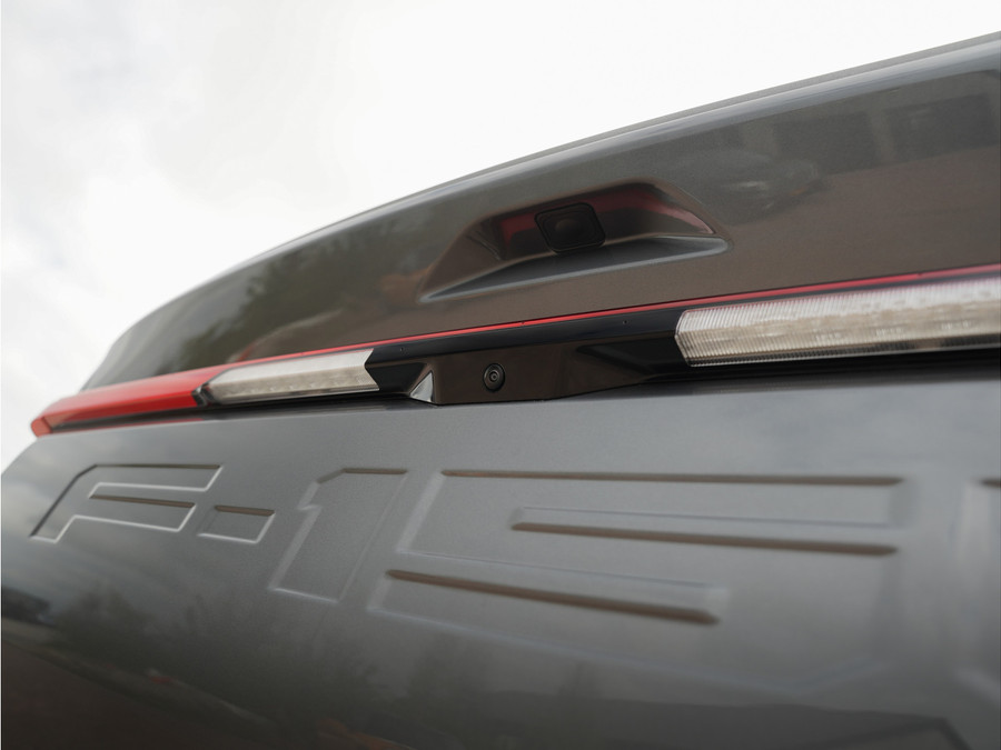 Ford F-150 Lightning Lariat Standard Range