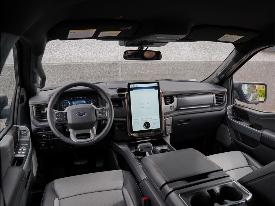 Ford F-150 Lightning Lariat Standard Range