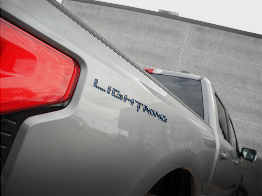 Ford F-150 Lightning Lariat Standard Range
