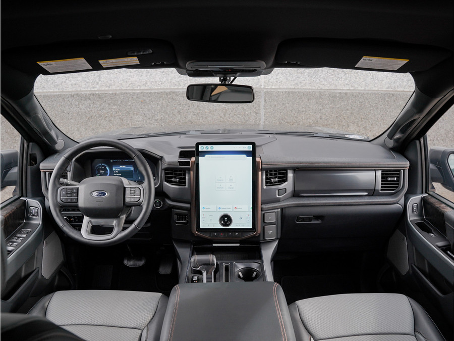 Ford F-150 Lightning Lariat Standard Range