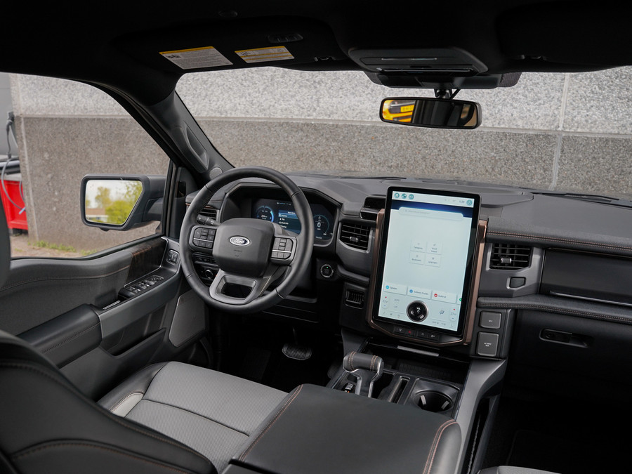 Ford F-150 Lightning Lariat Standard Range