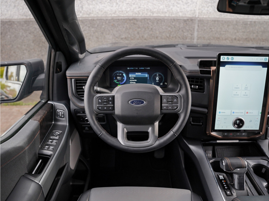 Ford F-150 Lightning Lariat Standard Range