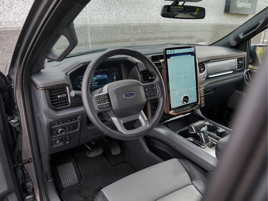 Ford F-150 Lightning Lariat Standard Range
