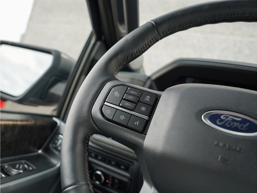 Ford F-150 Lightning Lariat Standard Range