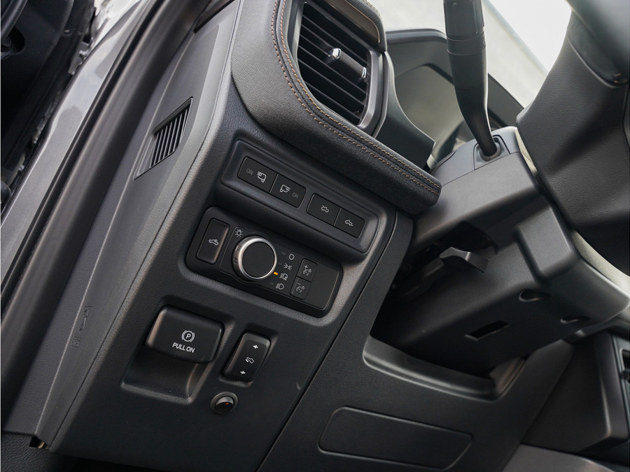 Ford F-150 Lightning Lariat Standard Range