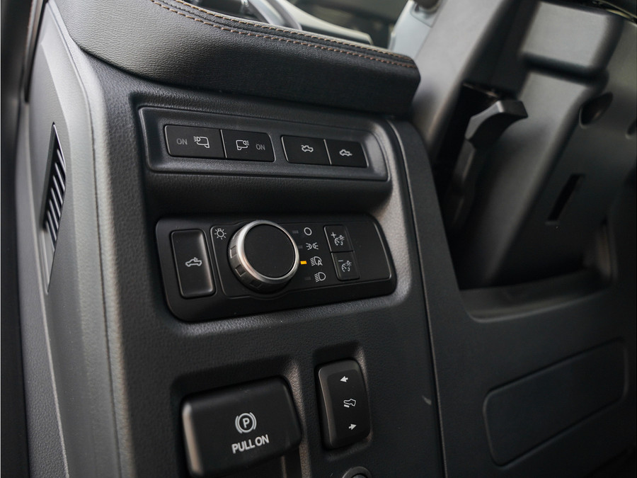 Ford F-150 Lightning Lariat Standard Range