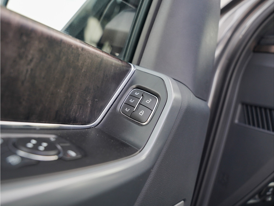 Ford F-150 Lightning Lariat Standard Range