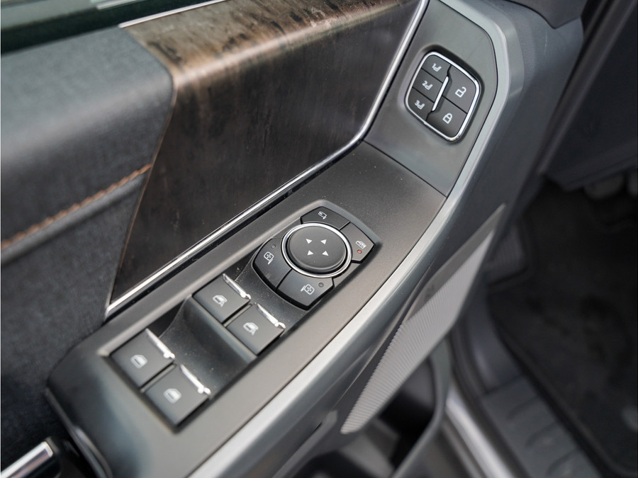 Ford F-150 Lightning Lariat Standard Range